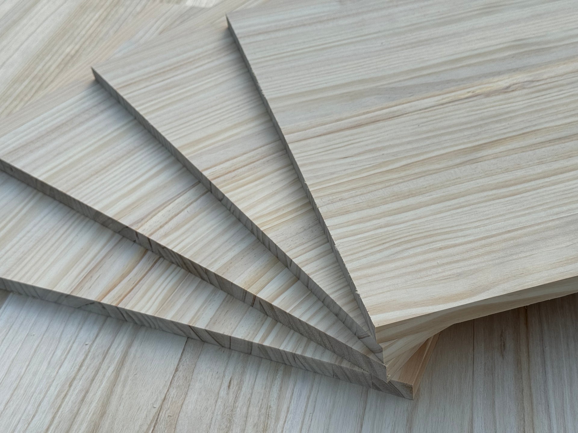 New Zealand Ultra Prime Grade Knotless Full Stave Solid Wood Furniture Boards